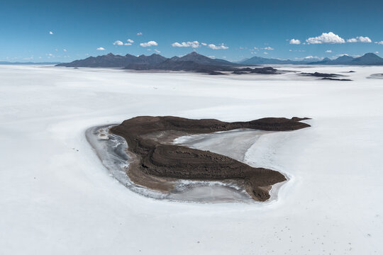Majestic expanse of the Uyuni Salt Flats in Bolivia