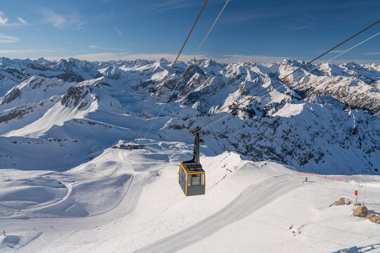 Blick vom Nebelhorn bei Oberstdorf in die Allg&auml;uer Alpen