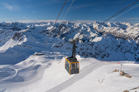 Blick vom Nebelhorn bei Oberstdorf in die Allg&auml;uer Alpen