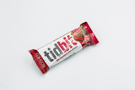Roshen Tidbit milk chocolate and cherry brownie bar closeup.