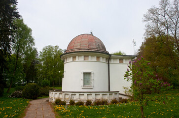 Obserwatorium, ośrodek astronomiczny wśród wspaniałych ogrodów, Piwnice niedaleko Torunia, Polska, Observatory, an astronomical center set in magnificent gardens, Piwnice near Toruń, Poland © 123108 Aneta