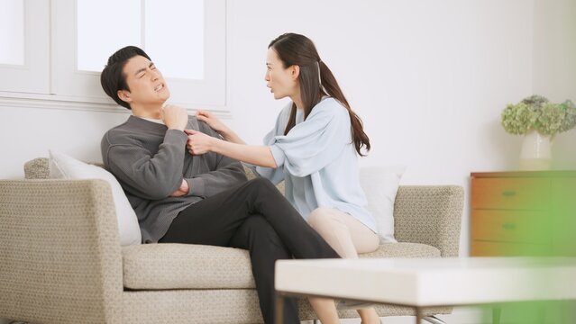 意見が合わないカップル