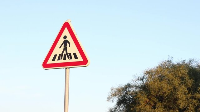 Portuguese traffic sign H7, Pedestrian Crossing, vertical sign indicating a lane.