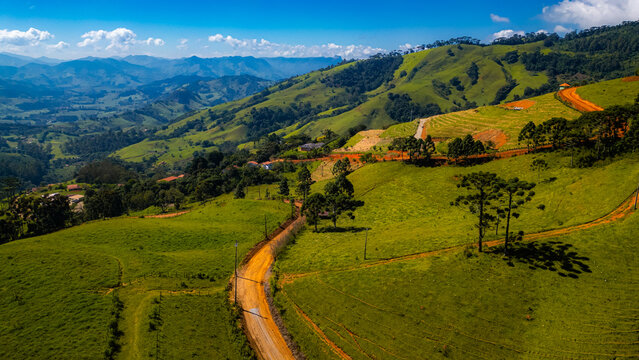 Vila Rural Fazenda Serra Mantiqueira Campo Montanhas Morros Paisagem Natural Gon&ccedil;alves Minas Gerais Brasil Am&eacute;rica Do Sul Turismo Tur&iacute;stico Inverno Temporada Serrana Natureza Campo Ecoturismo Cen&aacute;rio