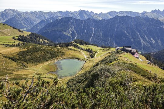 View from Fellhorn ridge to Schlappoldsee and Allg&auml;u Alps, on the right Fellhornbahn, station Schlappoldsee, Fellhorn, Oberstdorf, Oberallg&auml;u, Allg&auml;u, Bavaria, Germany