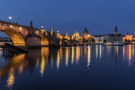 Karlův most, Charles Bridge and Vltava at dusk, in the back dome of the church Kreuzherrenkirche with old town bridge tower, Prague, Bohemia, Czech Republic