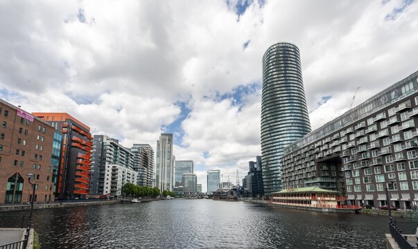 Canal with skyscrapers, Modern architecture, Canary Wharf, London, England, United Kingdom