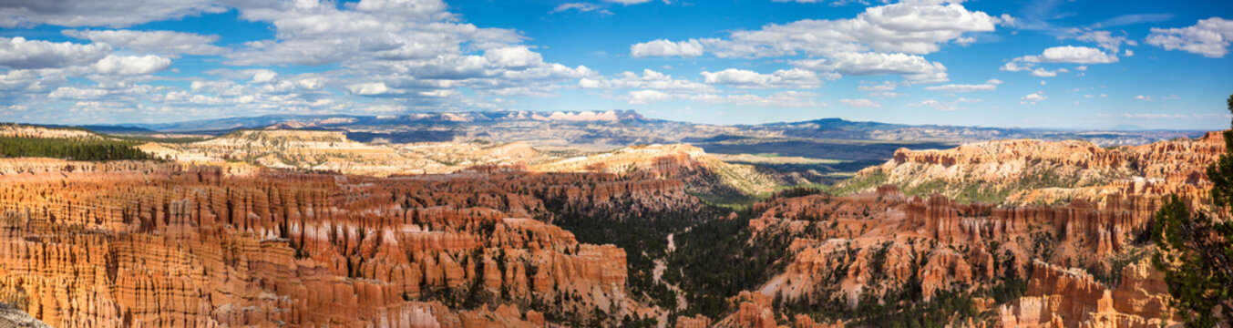 Hoodoos seen from Inspiration Point in Bryce Canyon National Park, Utah