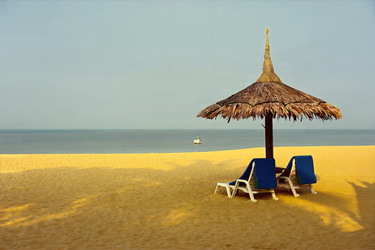 Parasol and sun loungers on Kho Ko Khao beach, Phang Nga, Thaila