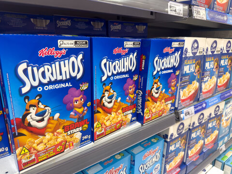 BELO HORIZONTE, MG, BRAZIL, MAY, 10, 2026 A grocery store shelf stocked with boxes of Kellogg's Sucrilhos cereal in blue packaging.