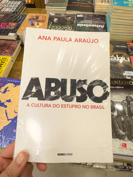BELO HORIZONTE, MG, BRAZIL, MAY, 10, 2026 A hand holding a book titled Abuso by Ana Paula Ara&uacute;jo in a bookstore