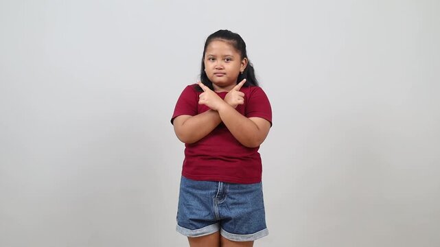Confused Asian little girl pointing both sides with doubtful face expression