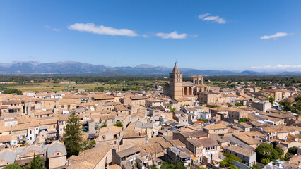 Naklejka premium Sineu town panorama viewing historic architecture and mountains