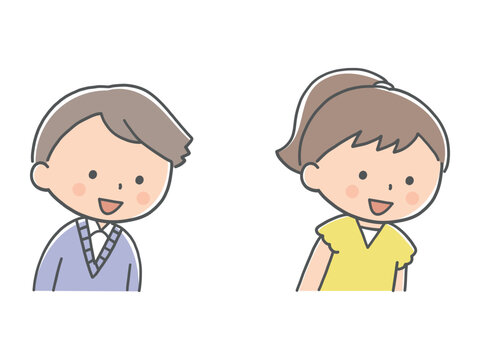 笑顔で下を覗き込む男の子と女の子