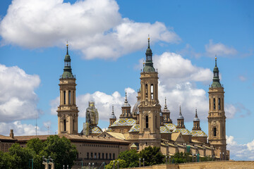 Obraz premium Historic Basilica of Our Lady of the Pillar with scaffolding on a dome for restoration in Zaragoza