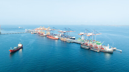 Obraz premium Drone shot of industrial maritime shipping and global supply chain terminal.