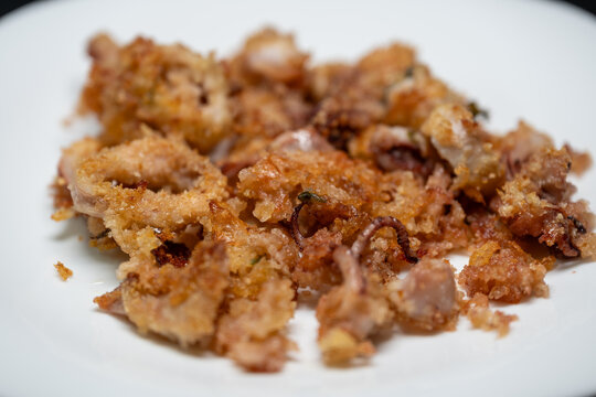 Tasty and light baked squid au gratin