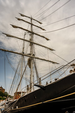 The world's largest sailing brigantine: Nave Italia