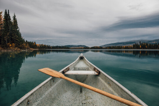 Canada, British Columbia, Boya Lake, Boya Lake Provincial Park, kanu