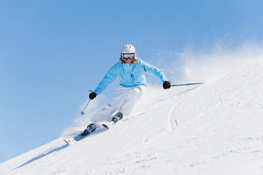 Italy, Trentino-Alto Adige, Alto Adige, Bolzano, Seiser Alm, Young woman skiing