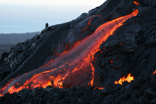 hawaii - pahoehoe lava leaving lava tube
