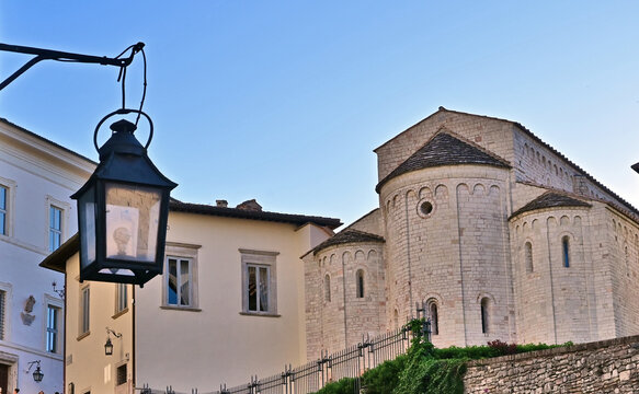 Spoleto,  abside della Basilica di Sant'Eufemia, Perugia. Umbria