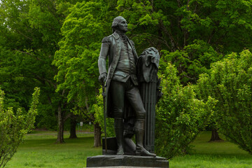 Obraz premium Stone monument honoring George Washington at Valley Forge National Historical Park in Pennsylvania, USA.