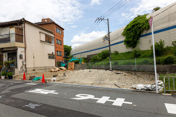 解体工事後の住宅地の空き地 © decoplus