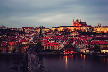 Obraz premium Prague castle, charles bridge and illuminated cityscape at dusk