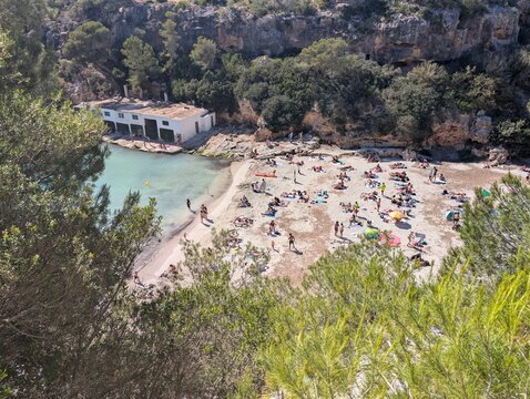 Vue plongeante d'une crique &agrave; Majorque 