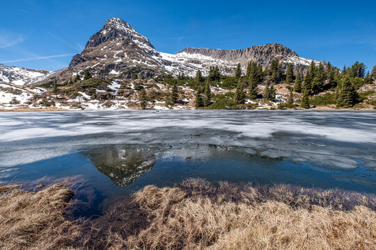 Trentino, panorama del lago di Colbricon