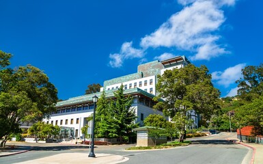 Fototapeta premium Berkeley, California - June 18, 2023: View of the Stanley Hall office and lab complex at the University of California Berkeley, San Francisco Bay Area under a clear blue sky