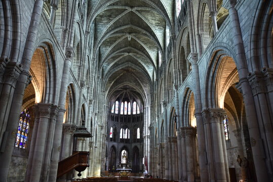 Nef de Notre-Dame-en-Vaux &agrave; Ch&acirc;lons-en-Champagne. France