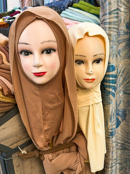 bonecas manequins arabes burca muculmanas