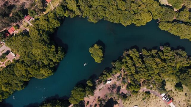 Lago de Cam&eacute;cuaro en Michoac&aacute;n desde vista de drone