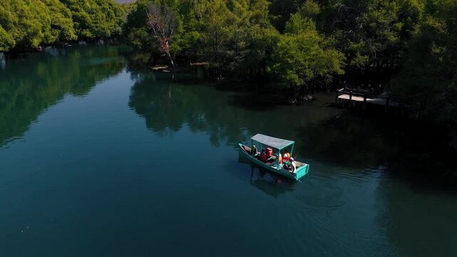  Lago de Cam&eacute;cuaro en Michoac&aacute;n desde vista de drone