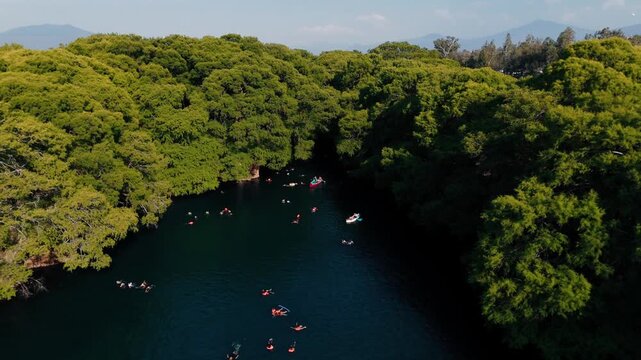  Lago de Cam&eacute;cuaro en Michoac&aacute;n desde vista de drone