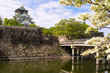 Naklejka premium Osaka Castle at Osaka , one of Japan's most famous landmarks 