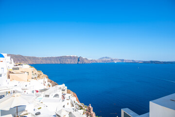 Obraz premium Panoramic view of Oia above the Santorini caldera