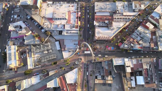 Vista a&eacute;rea Tijuana y la Avenida Revoluci&oacute;n al atardecer, Baja California, M&eacute;xico