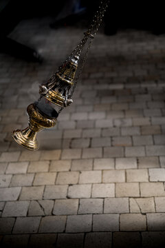 Swinging thurible during Catholic liturgy