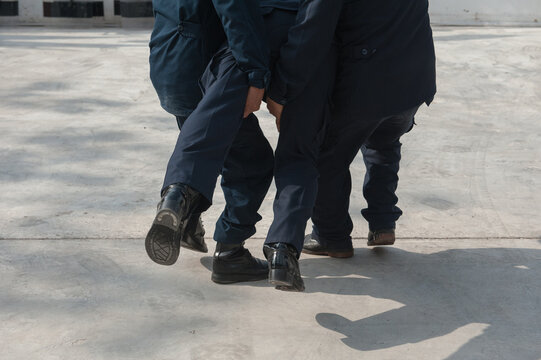 Riot police control the crowd refresher training using hand signals as symbols in accordance with the public assembly control Act 