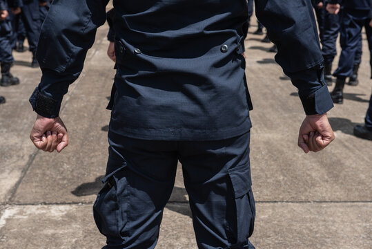 Riot police control the crowd refresher training using hand signals as symbols in accordance with the public assembly control Act 