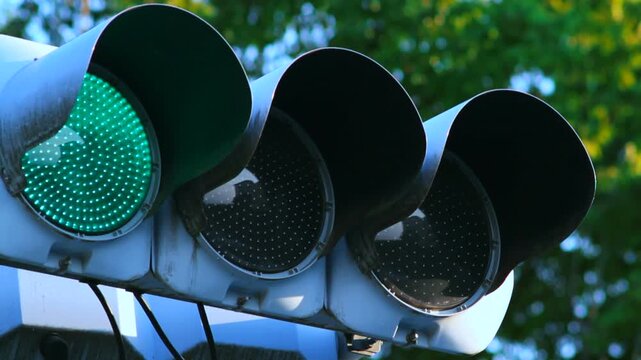 信号機 青から赤へ