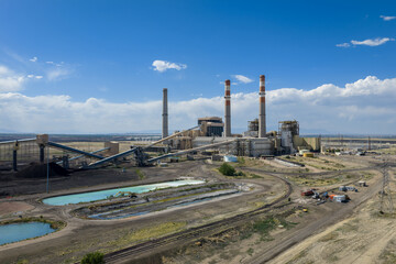 Obraz premium Drone aerial photograph of a coal-fired power station southeast of Pueblo, Colorado.