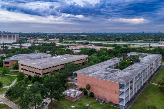University of New Orleans &mdash; Wide Panoramic Aerial: Campus, New Orleans Skyline, and Lake Pontchartrain