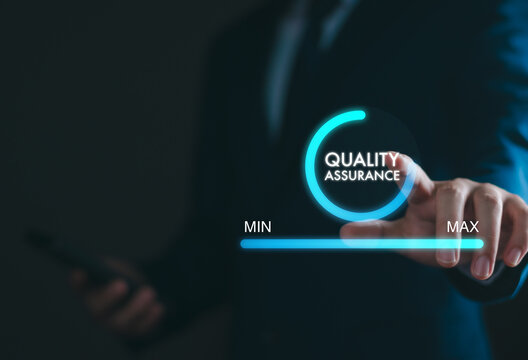 Businessman managing quality assurance with digital interface. progress bar for minimum to maximum performance evaluation. manufacturing, production standards, business process optimization concept.