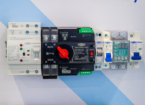 TOMZN Automatic Transfer Switch and Circuit Breakers for Dual Power Supply Systems, Backup Generator Control Panel