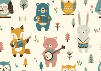 A charming animal orchestra fills the forest with happy melodies. © Chelsea