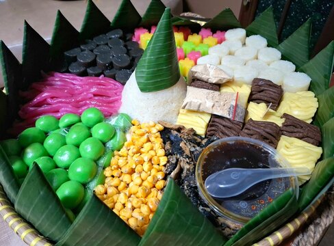 Indonesian traditional dessert called cenil.